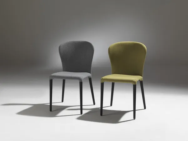 La chaise Astrid de Porada en deux couleurs