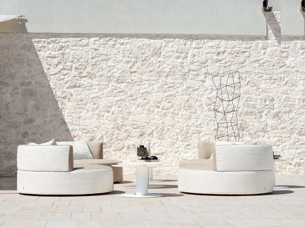 La decoración de una terraza con una combinación de sofá-cama Belt