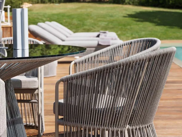 Details of the dining armchair by Varaschin: weave of fiber ropes