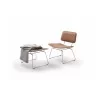 Le fauteuil Echoes S.H. de Flexform et le pouf de la même gamme.