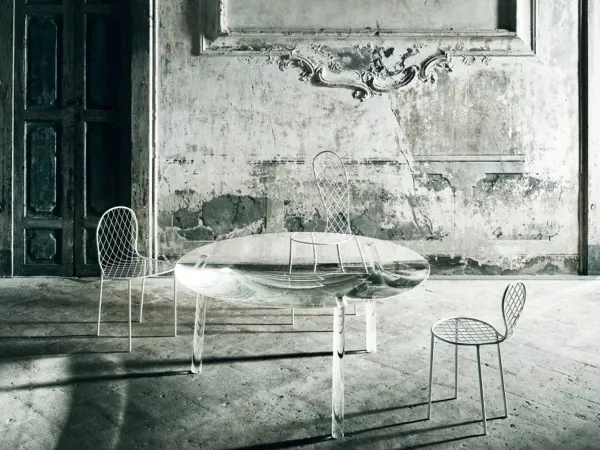 Table Drop de Living Divani dans un décor