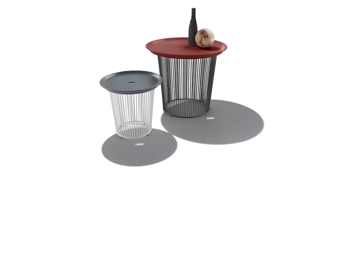 Berry outdoor coffee table by Flexform in two different sizes