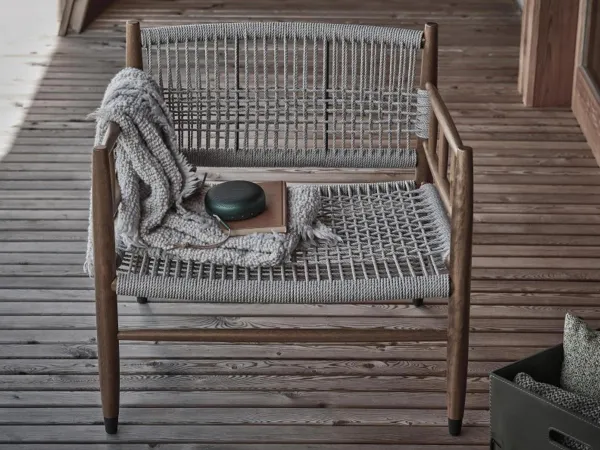 El sillón Lee Outdoor en un entorno