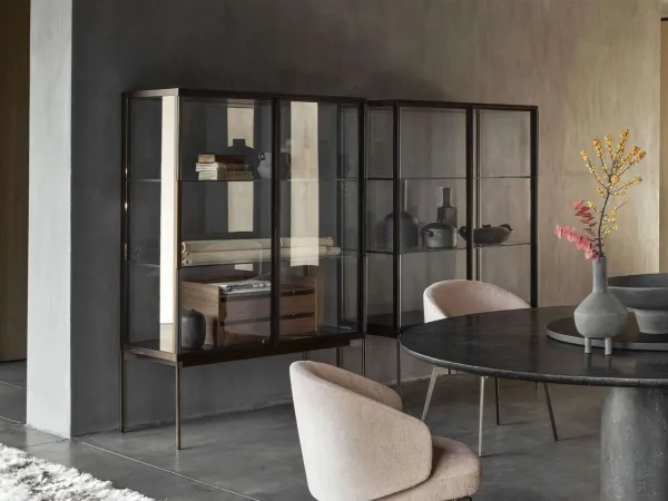 Vitrina Galerist en una sala de estar