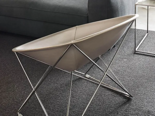 Finitura in cuoio avorio per la poltroncina Popsi di Lema
