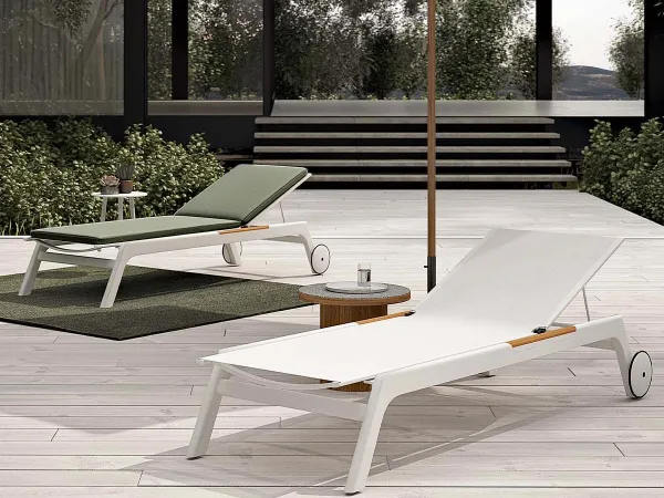 Two different versions of the Nevada sunbed