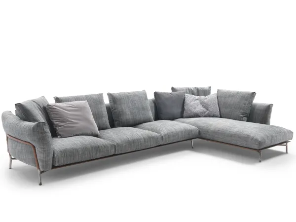 Composition avec chaise longue du canapé Ambroeus de Flexform