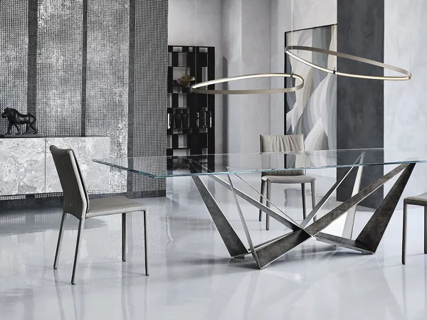 The Skorpio table with glass top