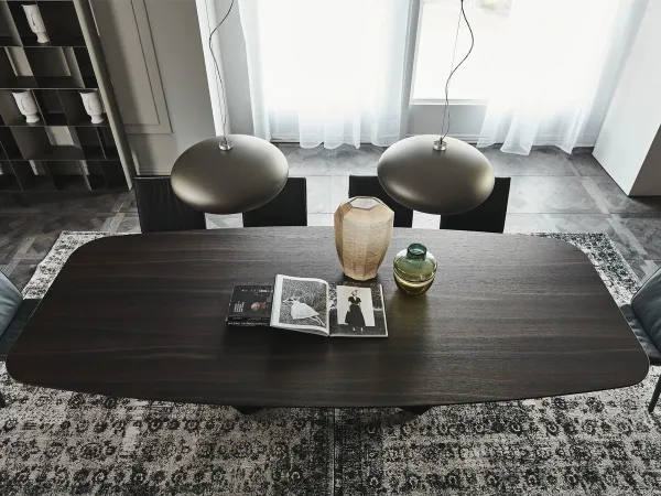 Versión ovalada de la mesa Skorpio Wood de Cattelan