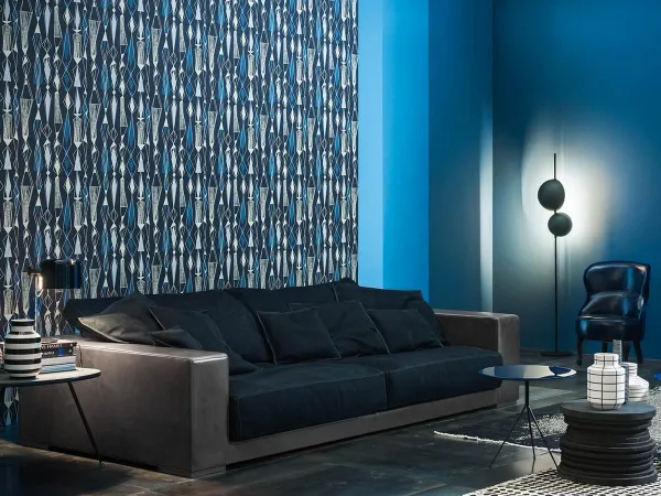 Le canapé Budapest avec un coussin bleu