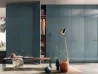 L'armoire Elegant de Lema dans une salle de séjour