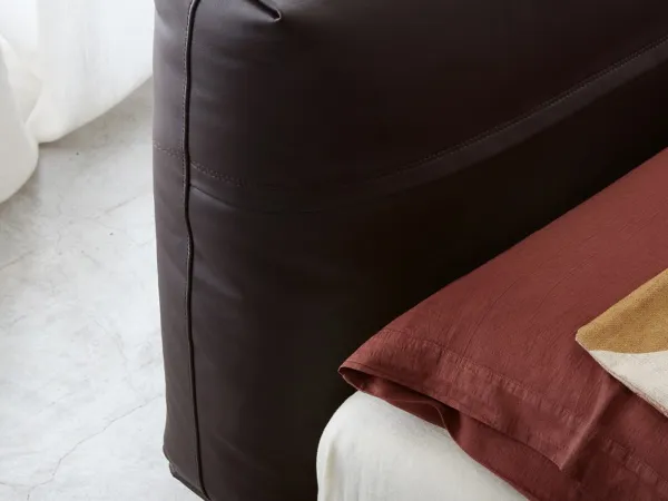 Details of the headboard of the MyNight bed