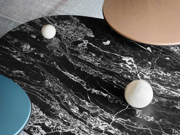 Details of the top of the Ortis coffee table