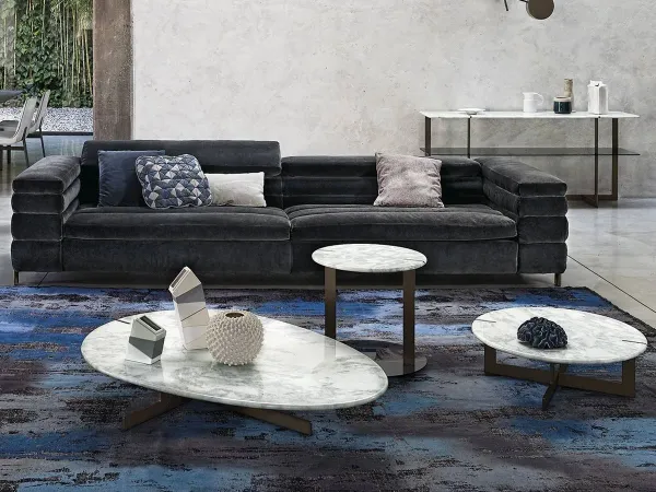 Tables basses Douglas de Arketipo dans un salon
