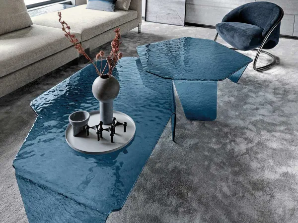 La table basse Chimera dans la finition Pacific Blue