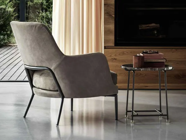 Le fauteuil Joyce dans un salon