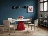 La silla S1 y la mesa Plissé: una colección de Paola Navone