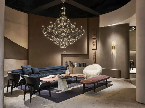 Q2 suspension lamp by Baxter in a living room