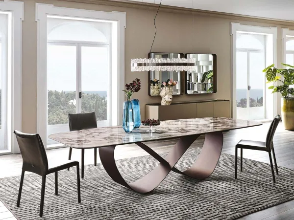 Der Butterfly Keramik Tisch in einem Esszimmer