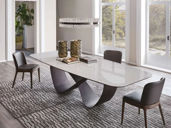 The Butterfly Keramik table with a ceramic top