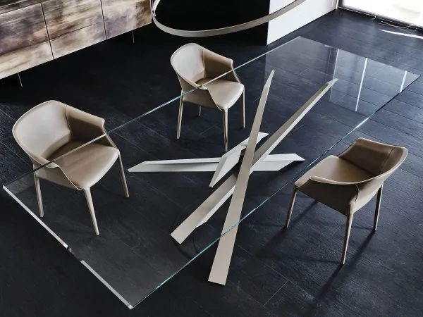 Dettagli del piano in cristallo del tavolo Lancer di Cattelan Italia