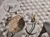 Ein Set aus drei Sting Beistelltischen mit Marmorplatte
