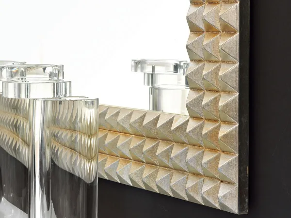Details of the frame three-dimensional pattern