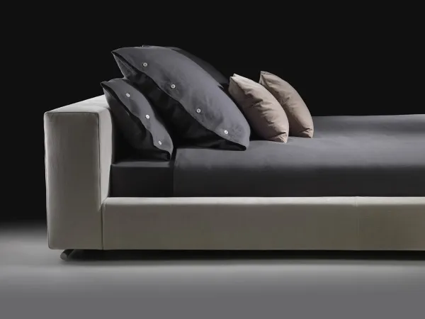 Details des Kopfteils des Groundpiece Bettes von Flexform