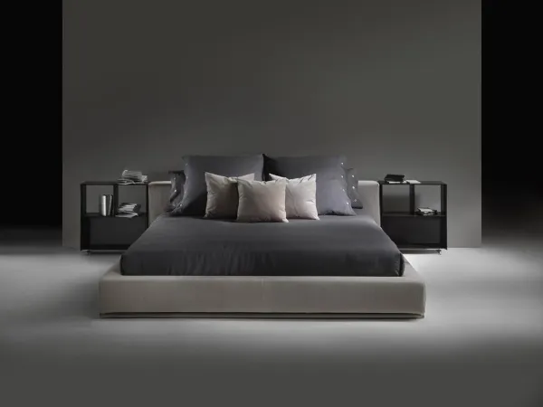 Flexform 的 Groundpiece 床