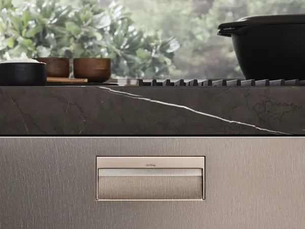 Details of the Italia recessed handle