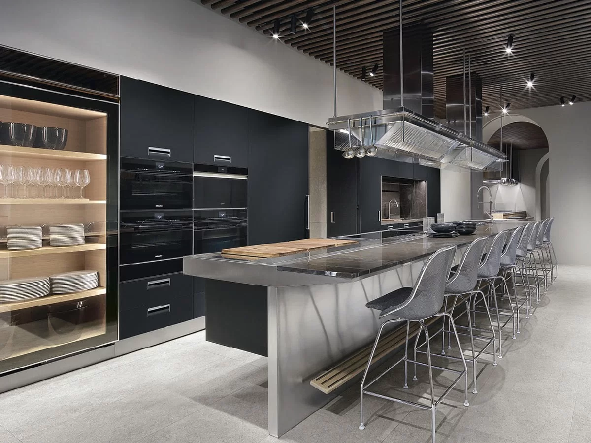 The Lignum et Lapis Inox kitchen by Arclinea