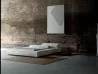 Das Extrasoft Bett von Living Divani in einem Raum