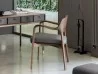 Detalles de la estructura de madera maciza de la silla Ella