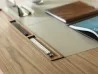Details der Flavio Schreibtischplatte mit sichtbaren Nähten