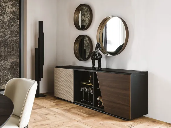 Lo specchio Wish di Cattelan Italia in una zona living