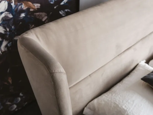 Detalles del respaldo de la cama Ludovic