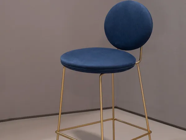 Gemma en versión taburete