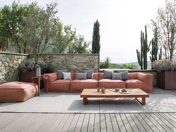 Le canapé Soft de Atmosphera sur une terrasse