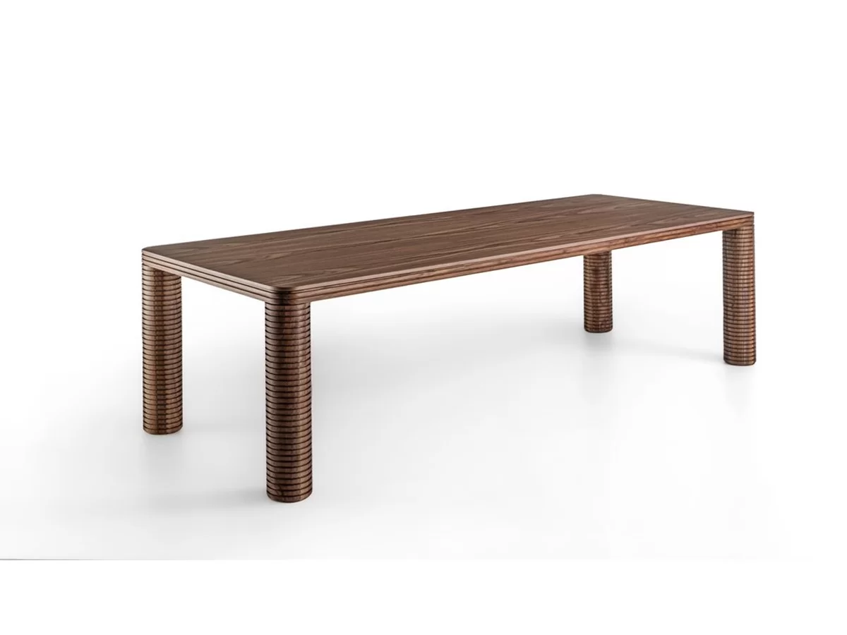 Porada 的 Sansiro 桌