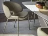 La sedia Miranda nella versione ML con gambe in acciaio