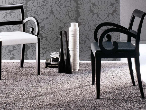 Détails des accoudoirs du petit fauteuil Garbo de Porada