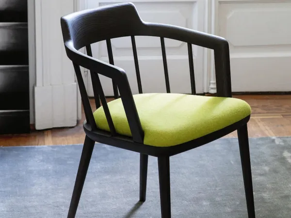 Details of the structure of the Tiara chair by Porada