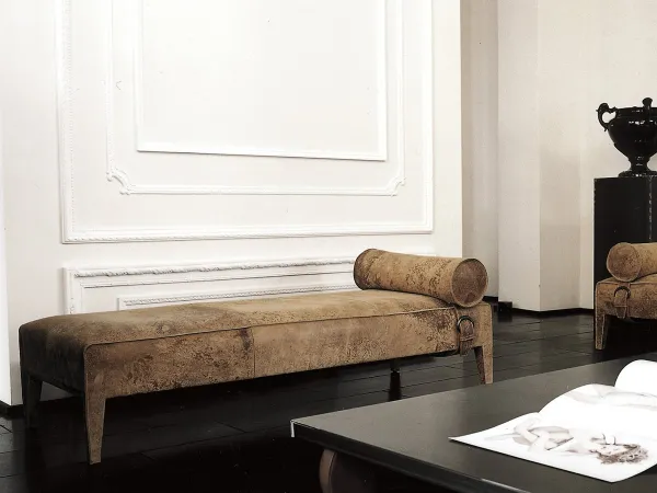 La panca Freud in cuoio