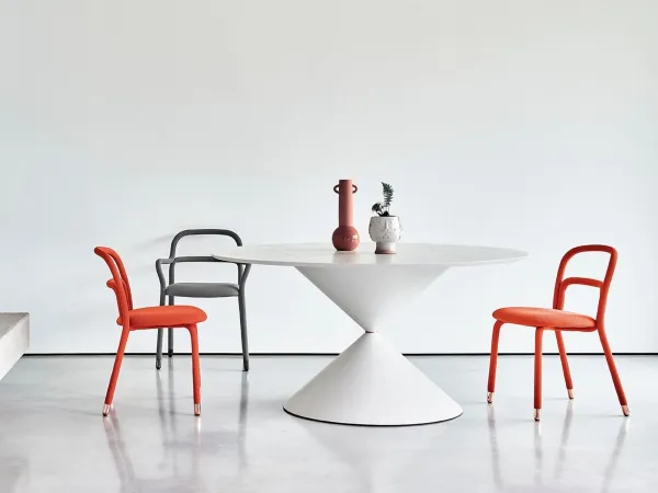 The Clessidra table by Midj - German Design Award special 2021