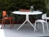 Der Colander Stuhl im Freien