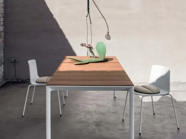 Kristalia Maki table with wooden top