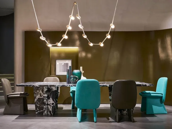La lampada Wave di Baxter in ottone satinato