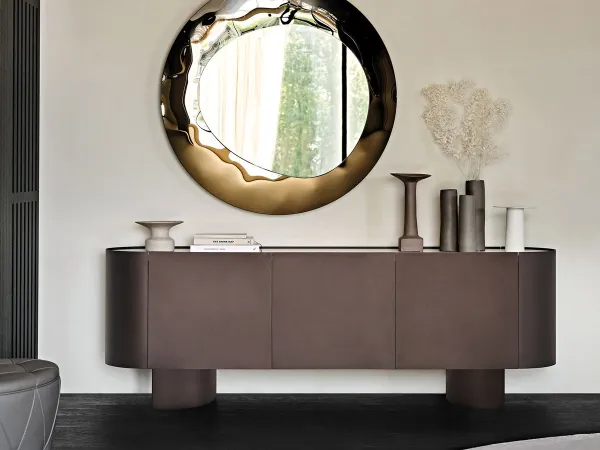 Le buffet Savoy en bronze repoussé
