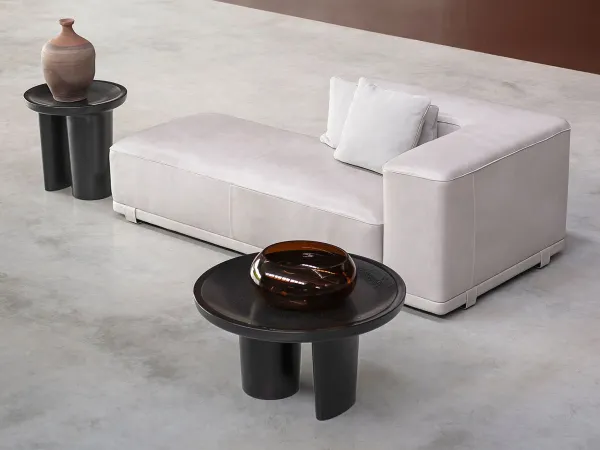 Der Calix Couchtisch von Baxter in der runden Version