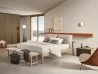 Cama Fushimi de Pianca en un dormitorio